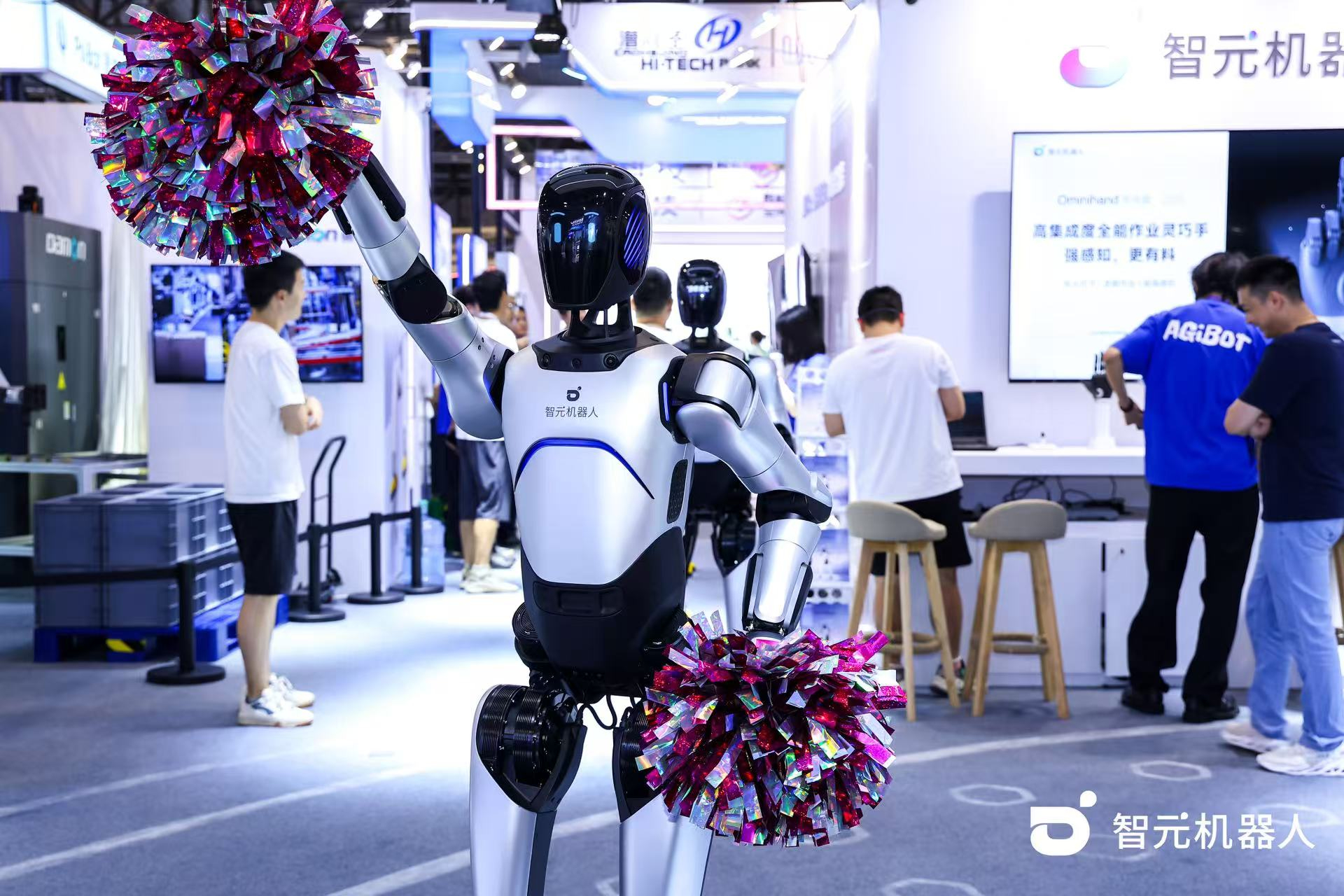 金年会机器人 WAIC 首日展台火爆，机器...